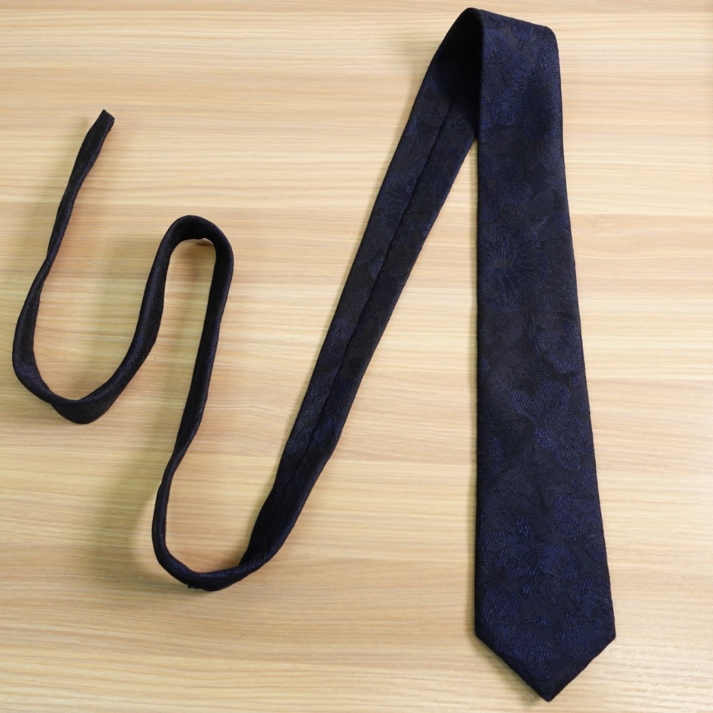 Vintage Slim Tie Mens Navy Blue Floral Jacquard 80s New Wave USA Made BUGLE BOY